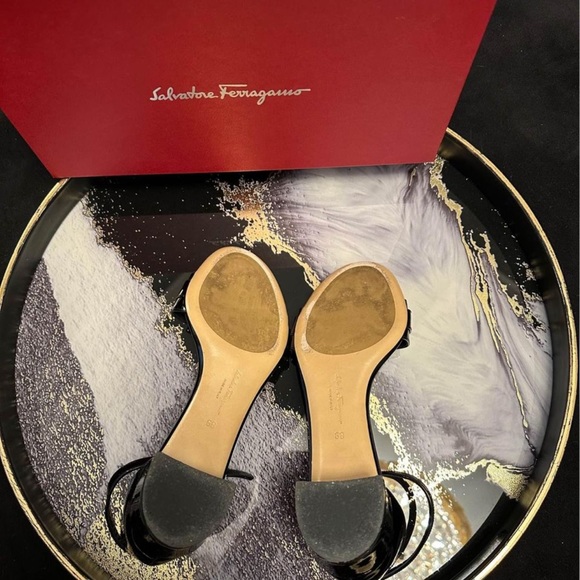SALVATORE FERRAGAMO Como Gancini Patent-Leather Sandals - Picture 7 of 10
